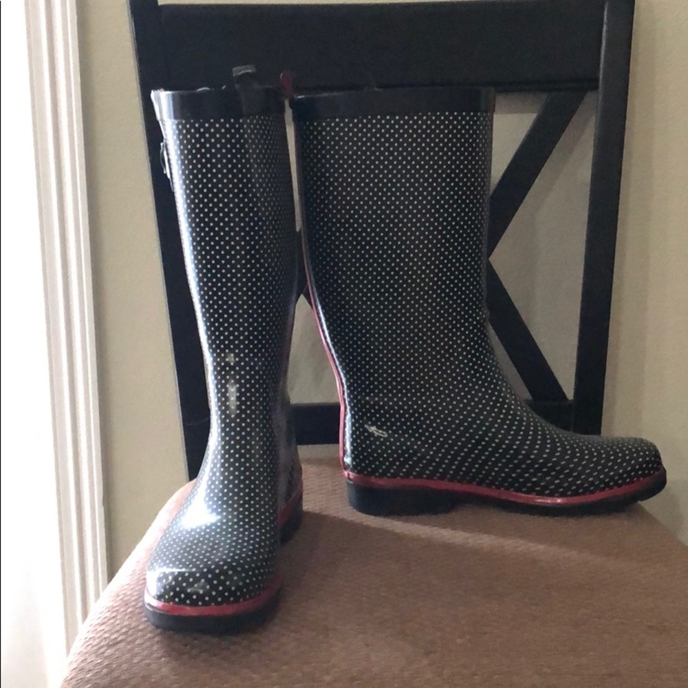 Polka dot rain boots!